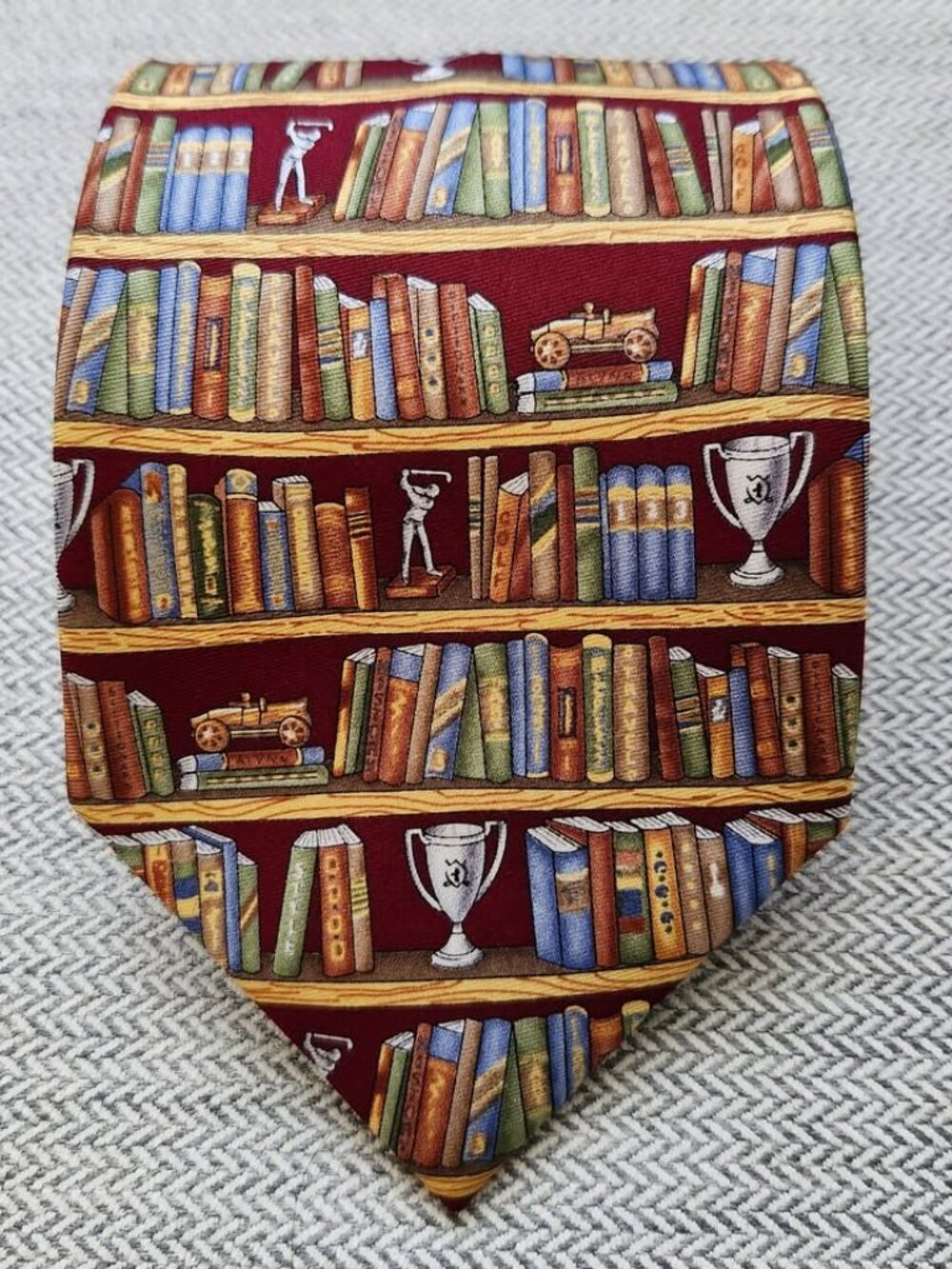 Vintage Alynn "Best Sellers" silk tie / books bookcase